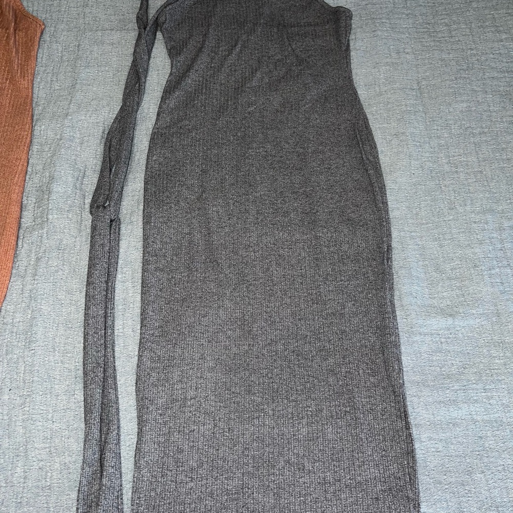 Dresses - Picture 2 of 6